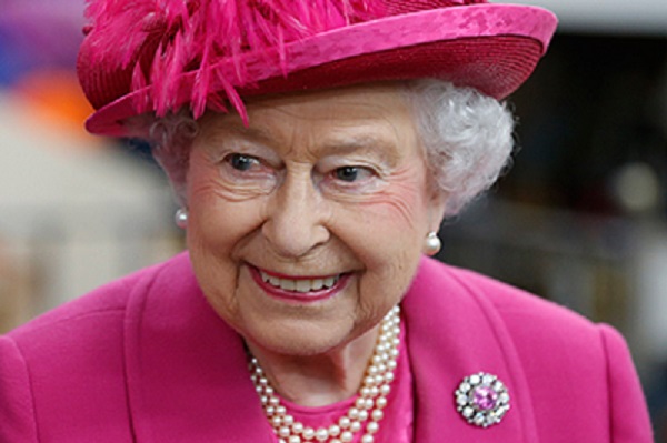 Королева Елизавета II пожаловалась на грубость китайской делегации